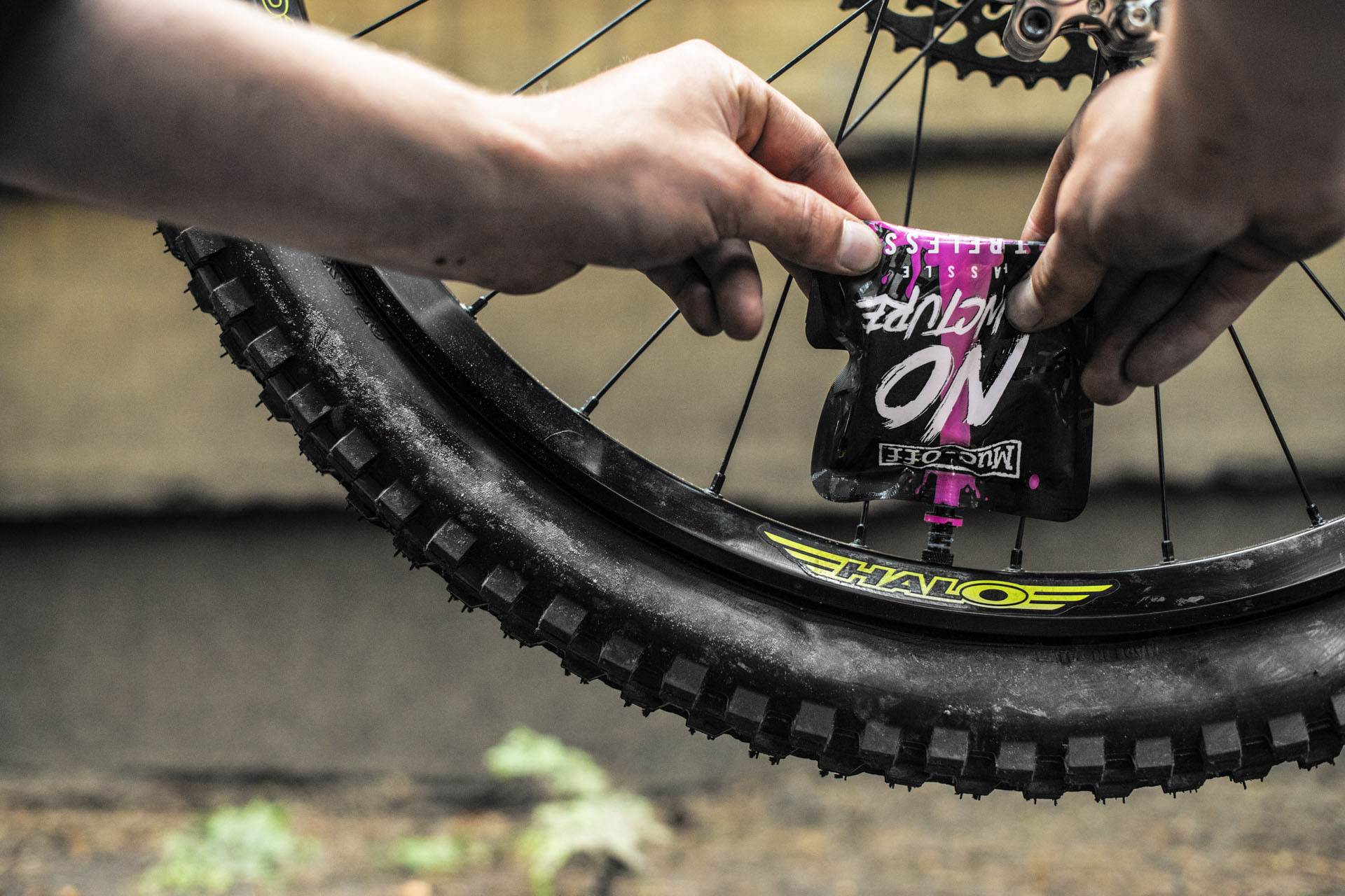 821 - No Puncture Hassle Tubeless Sealant - 140ml - Matt Jones Lifestyle 4