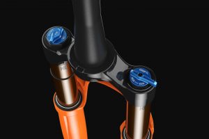 FOX-34-SC-MY25-GripSL-3Pos-Adj-Shiny-Orange-04