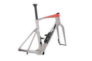 BMC-2026-Teammachine-R-01-MOD-Arctic-Silver-Neon-Red-03