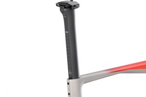 BMC-2026-Teammachine-R-01-MOD-Arctic-Silver-Neon-Red-06