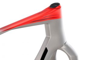 BMC-2026-Teammachine-R-01-MOD-Arctic-Silver-Neon-Red-07