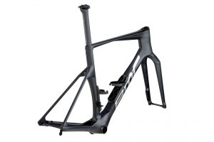 BMC-2026-Teammachine-R-01-MOD-Anthracite-Carbon-03