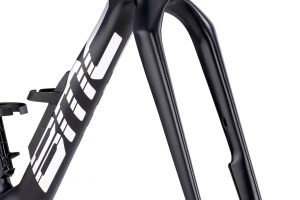 BMC-2026-Teammachine-R-01-MOD-Anthracite-Carbon-04