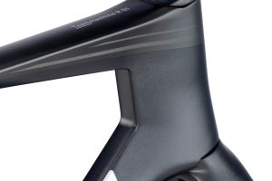 BMC-2026-Teammachine-R-01-MOD-Anthracite-Carbon-05