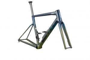 BMC-2027-Teammachine-SLR01-Frameset-VAR4-Blue Glitter Carbon-Lime Carbon-02
